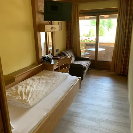 Отель Strasserwirt 4*