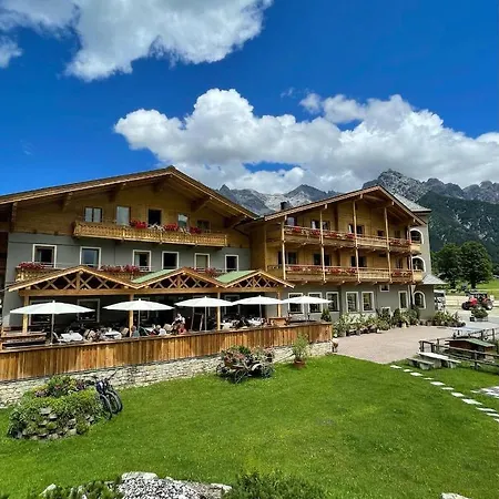 Strasserwirt Hotel Sankt Ulrich am Pillersee