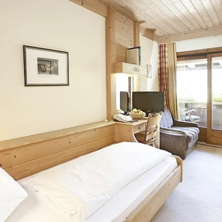 Hotell Strasserwirt 4*