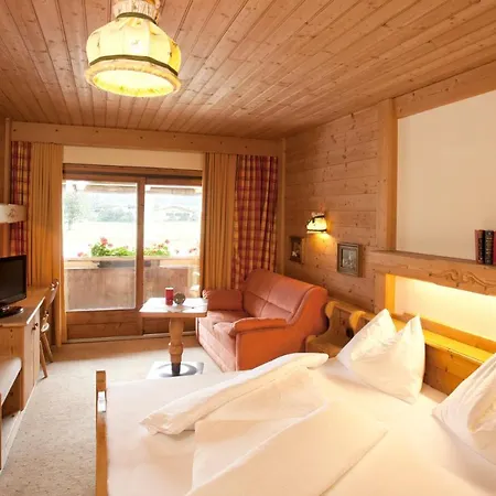 Отель Strasserwirt 4*